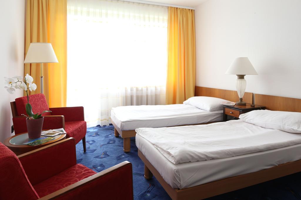 Balatonvilágos Club Aliga Retro Resort חדר תמונה
