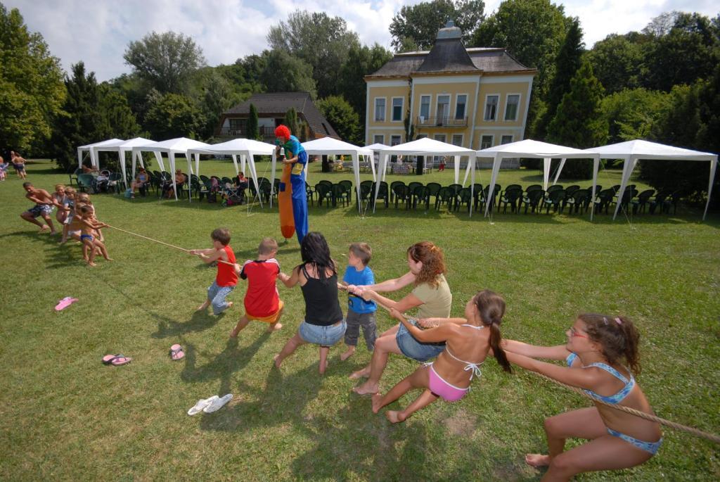 Balatonvilágos Club Aliga Retro Resort מראה חיצוני תמונה
