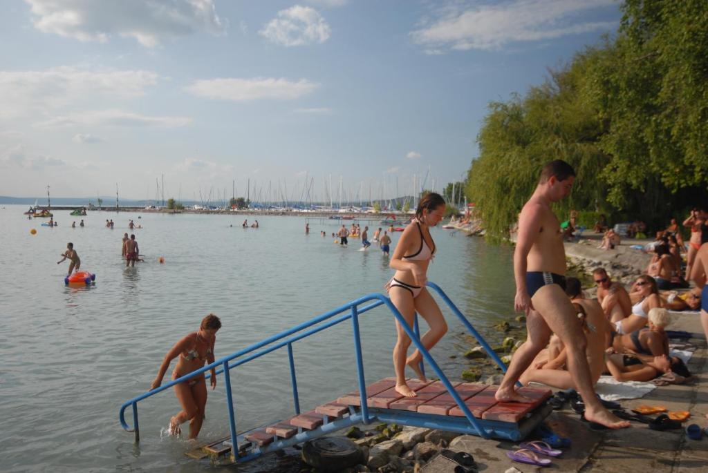 Balatonvilágos Club Aliga Retro Resort מראה חיצוני תמונה